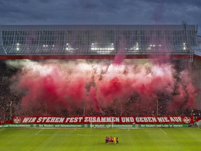 Pyro auf dem Betze - Kai Senf - Bengalos & Banner 1. FC Kaiserslautern Fans