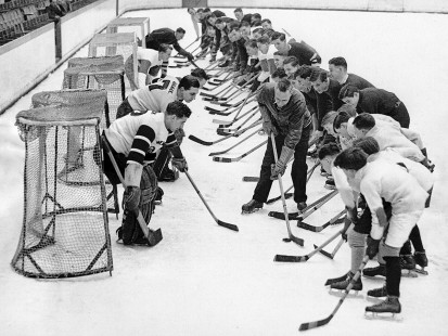 Eishockeytraining in der Wembley Arena - Sport Fotografie als Wandbild - Eishockey Foto - NoSports Magazin - 11FREUNDE SHOP