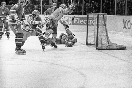 Im Luzhniki Sports Palace 1973 - Sport Fotografien als Wandbilder - Eishockey Foto - NoSports Magazin 