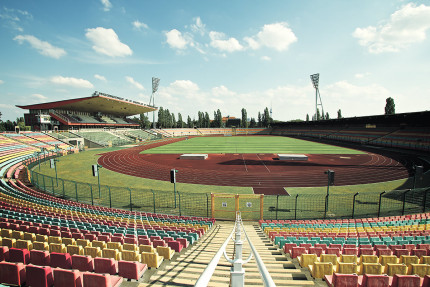 Blick in den Jahn-Sportpark - Robert Strehler - 11FREUNDE BILDERWELT