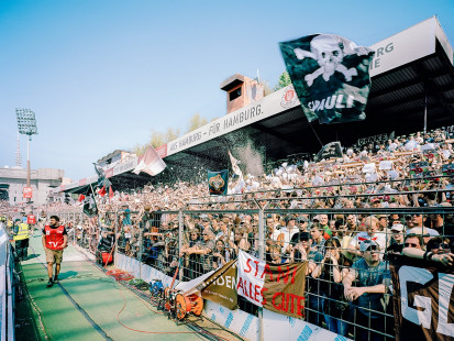 Gegengerade Millerntor 2012 - Susanne Katzenberg - FC St. Pauli - 11FREUNDE SHOP