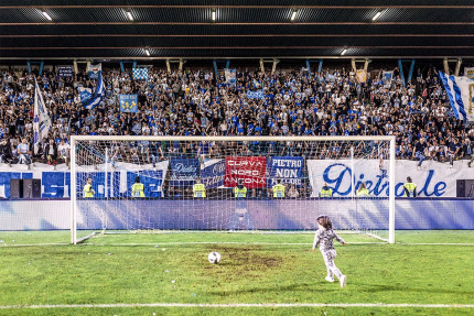 Elfmeterkind - 11FREUNDE SHOP - Fußball Foto Wandbild