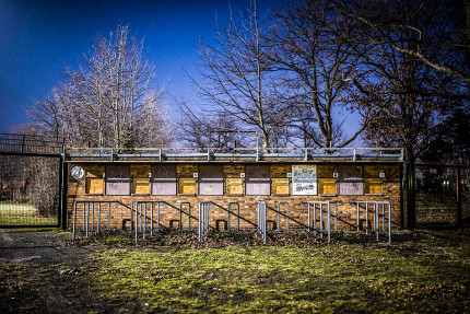 Kartenhäuschen Mommsenstadion - Sebastian Wells Foto als Wandbild - 11FREUNDE SHOP