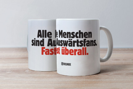 Kaffeebecher: Alle Menschen sind Auswärtsfans. Fast überall - 11FREUNDE SHOP - Accessoires Fußball Tasse