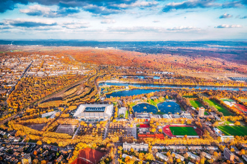 Vogelperspektive auf Duisburg und das Stadion