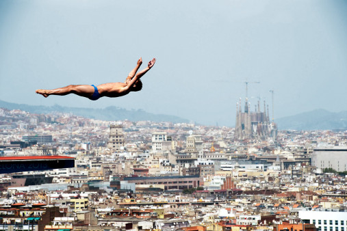 Turmspringen mit Blick auf Barcelona