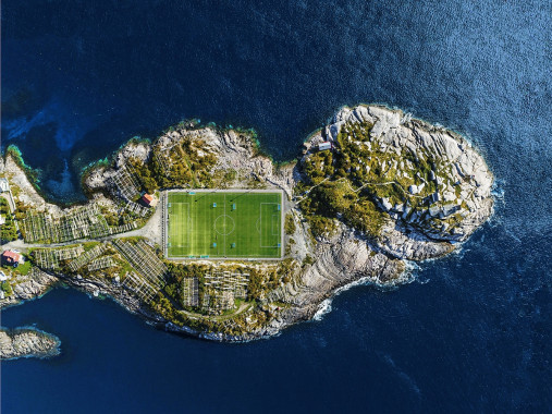 Fußballplatz auf den Lofoten - Wandbild