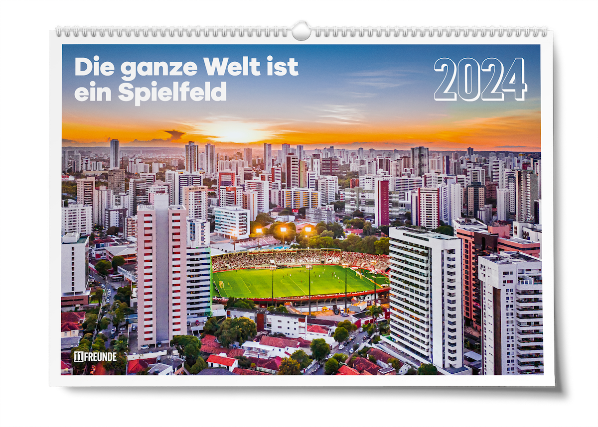 Das Titelfoto vom 11FREUNDE Wandkalender: Die ganze Welt ist ein Spielfeld